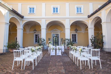 Matrimonio con rito civile cortile interno Antica Tenuta Pegazzera - Location per matrimoni colline Oltrepò Pavese